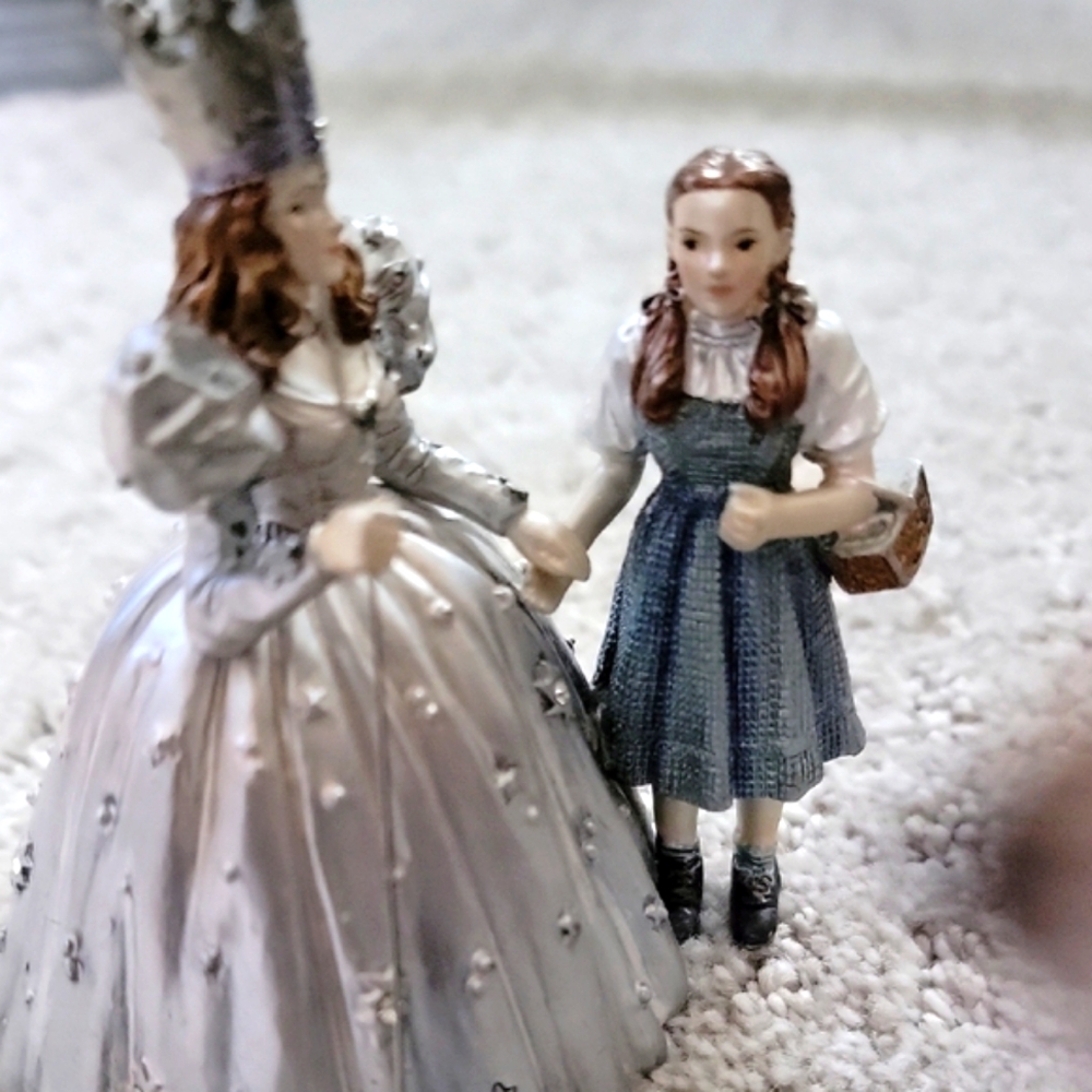 Wizard of Oz Glinda and Dorothy Pewter Figurine. 2007 - Picture 2 of 6